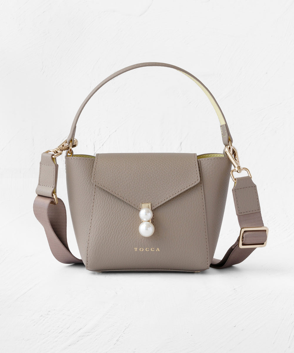 即完売品 トッカ TOCCA 高級牛革 レザーバッグ 美品 限定 激レア