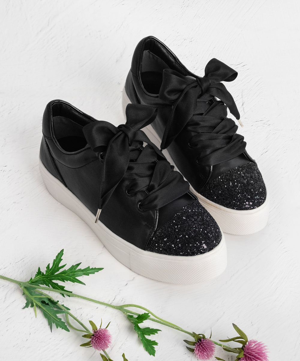 大人気のTOCCAのシューズです❣️ TOCCA｜【軽量・抗菌消臭・ビジュー取り外し可】BIJOUX SNEAKERS