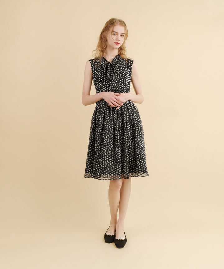 トッカ TOCCA 花柄ワンピース 130 130 刺繍花柄ワンピース