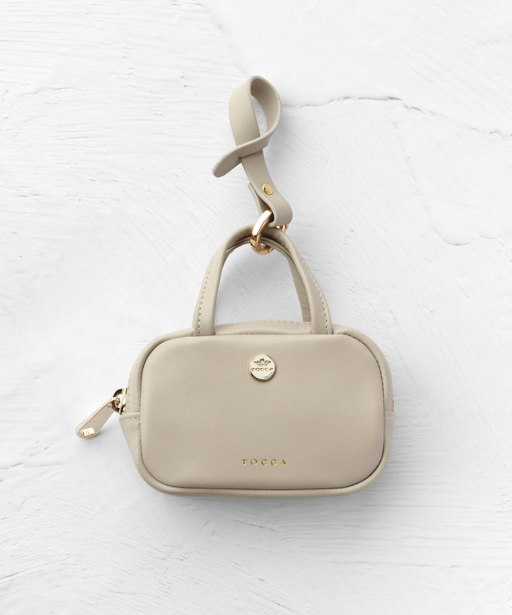 【未使用級】Tocca ラタン カゴバッグ リボンチャーム付 巾着 ベージュ Pre Order / TOCCA BOSTON CHARM POUCH – TOCCA OFFICIAL SITE