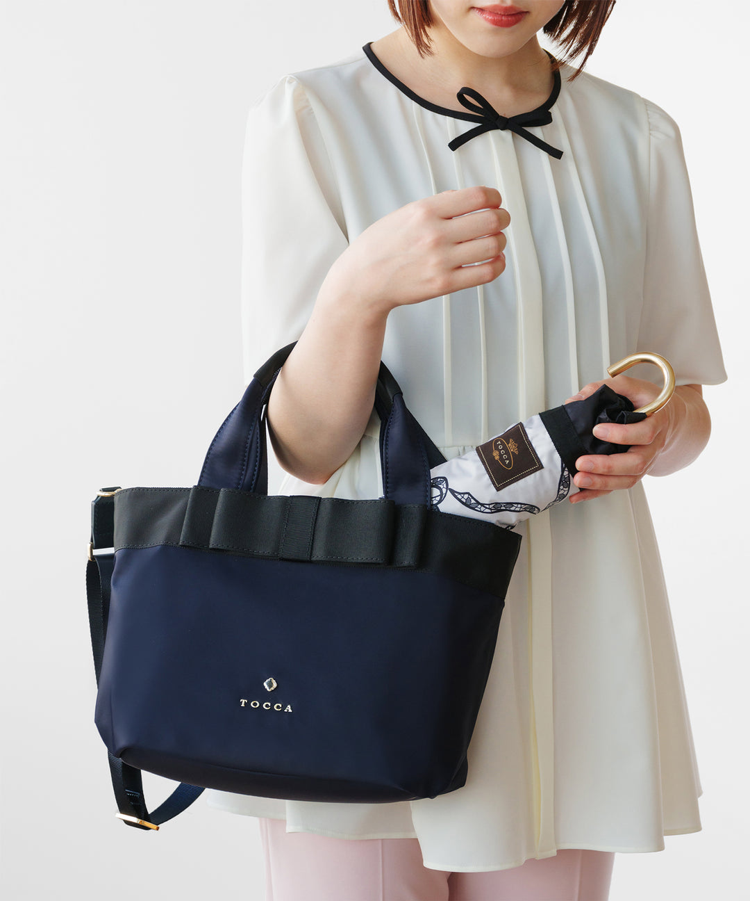 トッカ 新品ネイビー RIBBON TOTE S トートバッグ S 大人百花掲載】RIBBON BRICK TOTE M – TOCCA OFFICIAL SITE