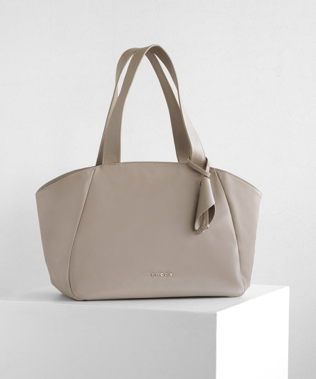 TOCCA/０サイズ/新品未使用/MISS HEPBURNコート【期間限定掲載】 BUD OF LILY LARGE TOTE BAG – TOCCA OFFICIAL SITE