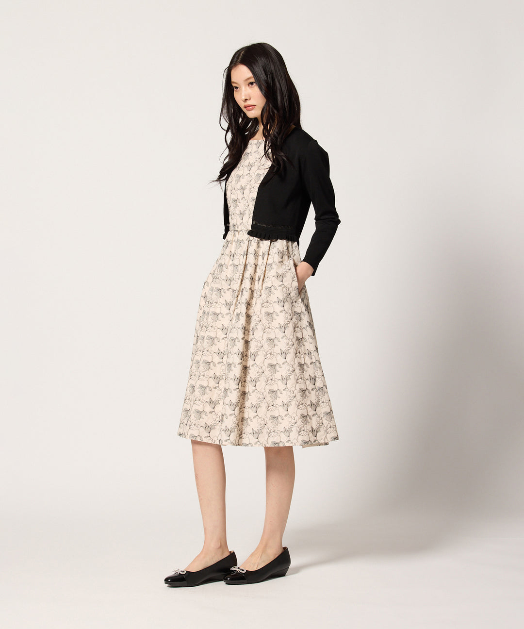 TOCCA ノーカラージャケット ボレロ カーディガン 羽織り フリル 白 TOCCA ノーカラージャケット ボレロ カーディガン 羽織り フリル 白