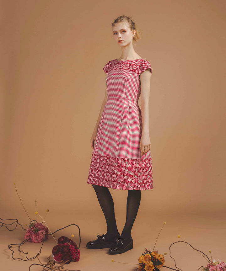 TOCCA 花柄刺繍オーダードレス　パープル系　オンワード樫山　日本製 TOCCA 花柄刺繍オーダードレス パープル系 オンワード樫山 日本製