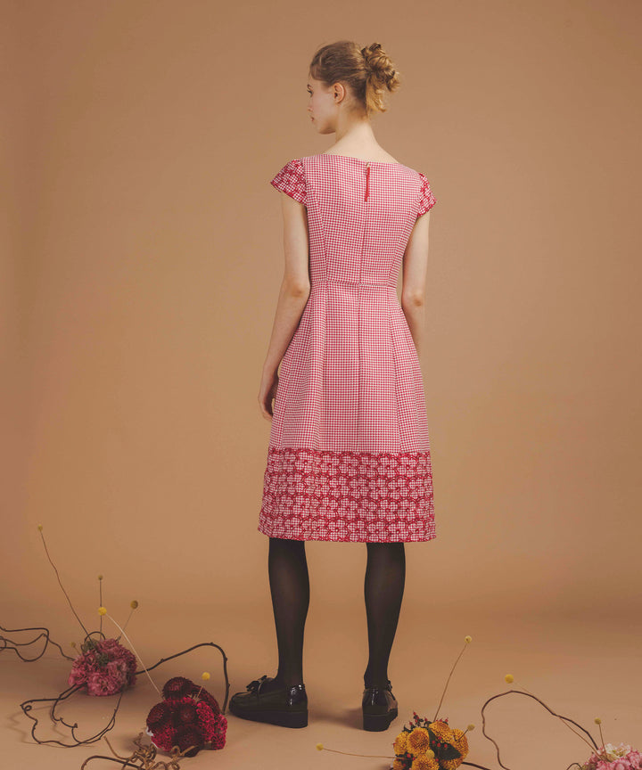 TOCCA 花柄刺繍オーダードレス　パープル系　オンワード樫山　日本製 TOCCA 花柄刺繍オーダードレス パープル系 オンワード樫山 日本