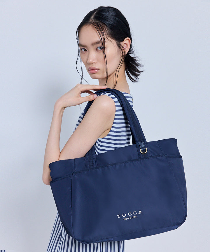 TOCCA ネイビートートバッグ WEB・SOME STORES LIMITED】TRAVERSA MOTHERS TOTE – TOCCA OFFICIAL SITE