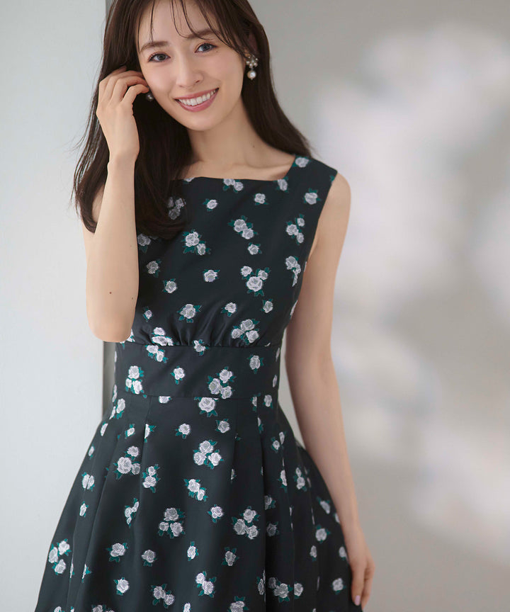 TOCCA ドレス ブラック 総刺繍花柄150 TOCCA ドレス ブラック 総刺繍花柄150