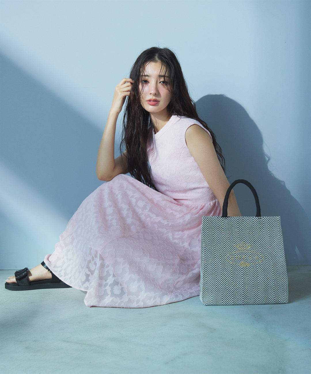 最終お値下げ‼️TOCCA....新品・未使用品　リボンサンダル GLITTER RIBBON FLAT SANDALS – TOCCA OFFICIAL SITE