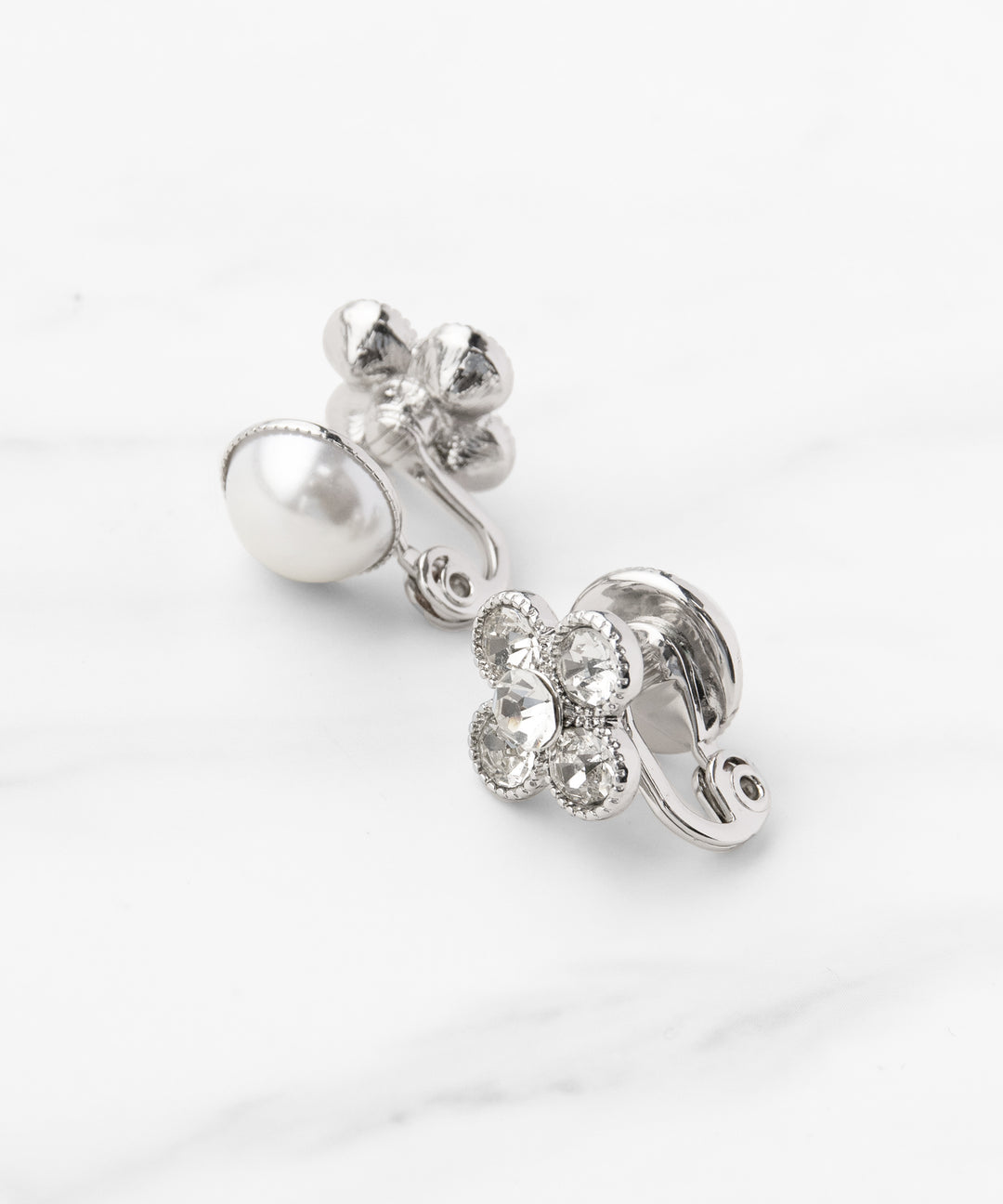お花のカボションとファーの2wayイヤリング FLORA 2WAY EARRINGS – TOCCA OFFICIAL SITE