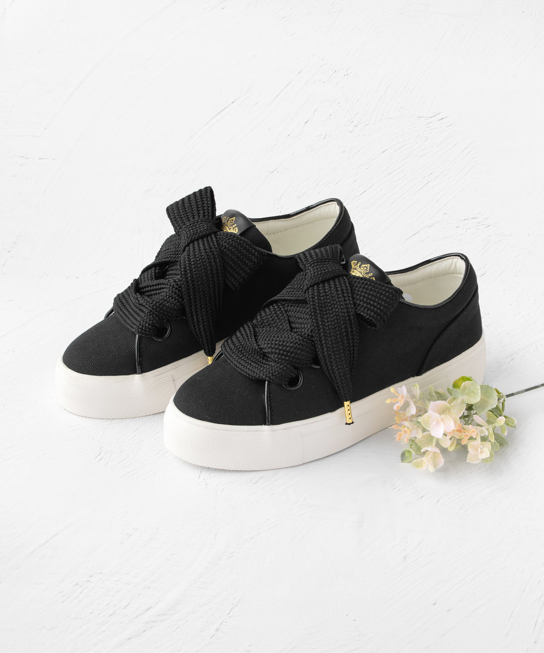 【トッカ】ＢＩＧ　ＲＩＢＢＯＮ　ＣＡＮＶＡＳ　ＳＮＥＡＫＥＲＳ　スニーカー TOCCA スニーカー BIG RIBBON CANVAS SNEAKERS レディース
